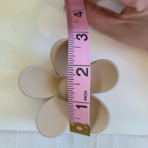 Flower Claw Clips | Set of 4 Hair Clips - Picture 14 of 15